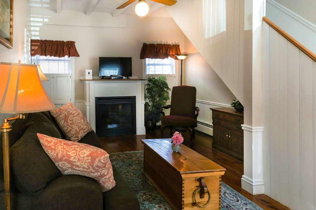 Hotel Essex Street & Suites, Ascend Collection