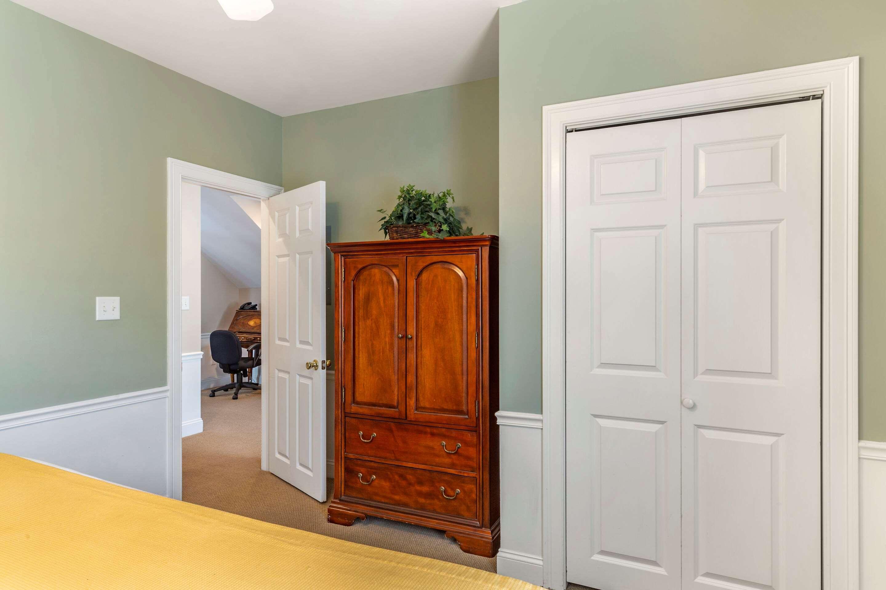Hotel Essex Street & Suites, Ascend Collection