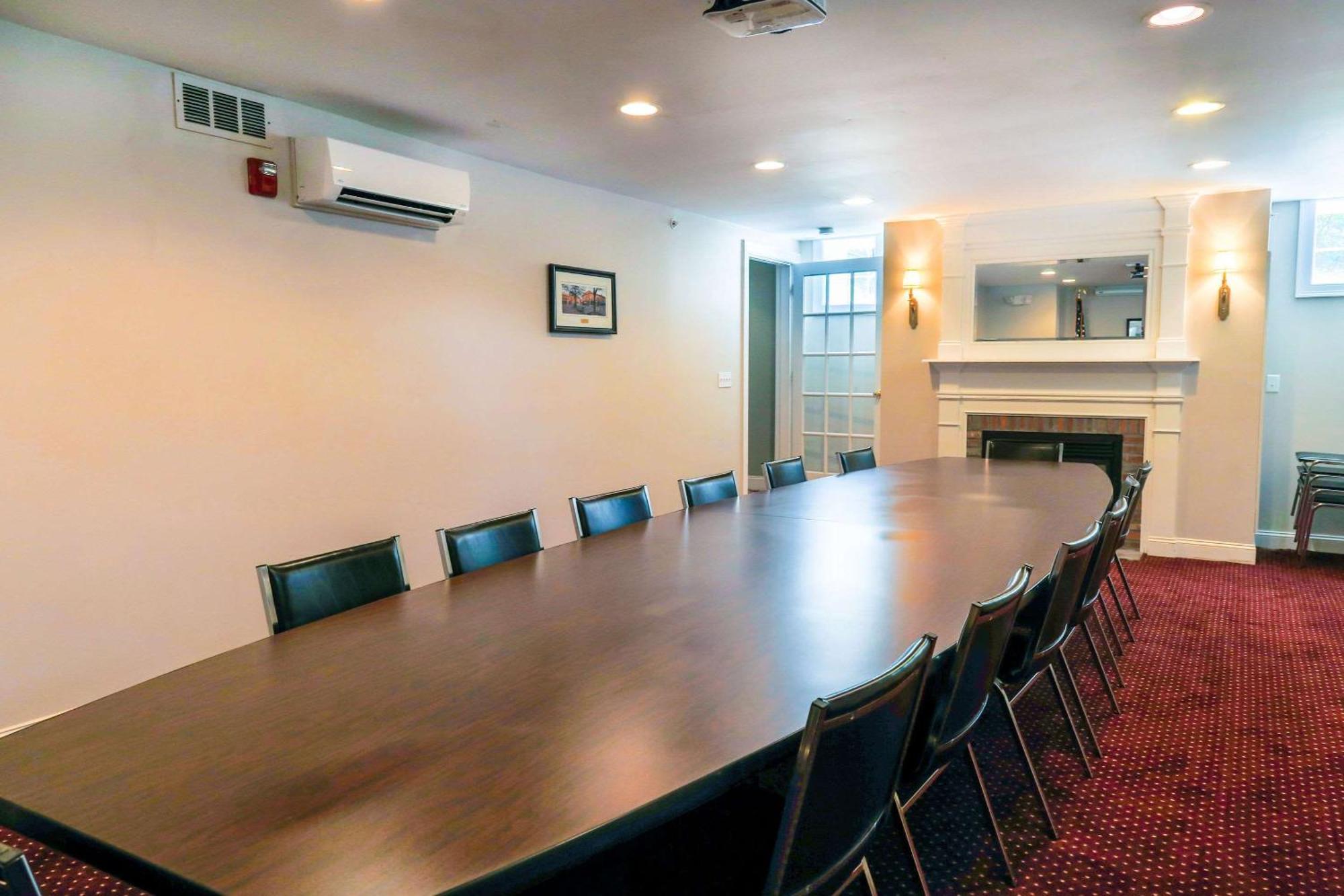 Hotel Essex Street & Suites, Ascend Collection