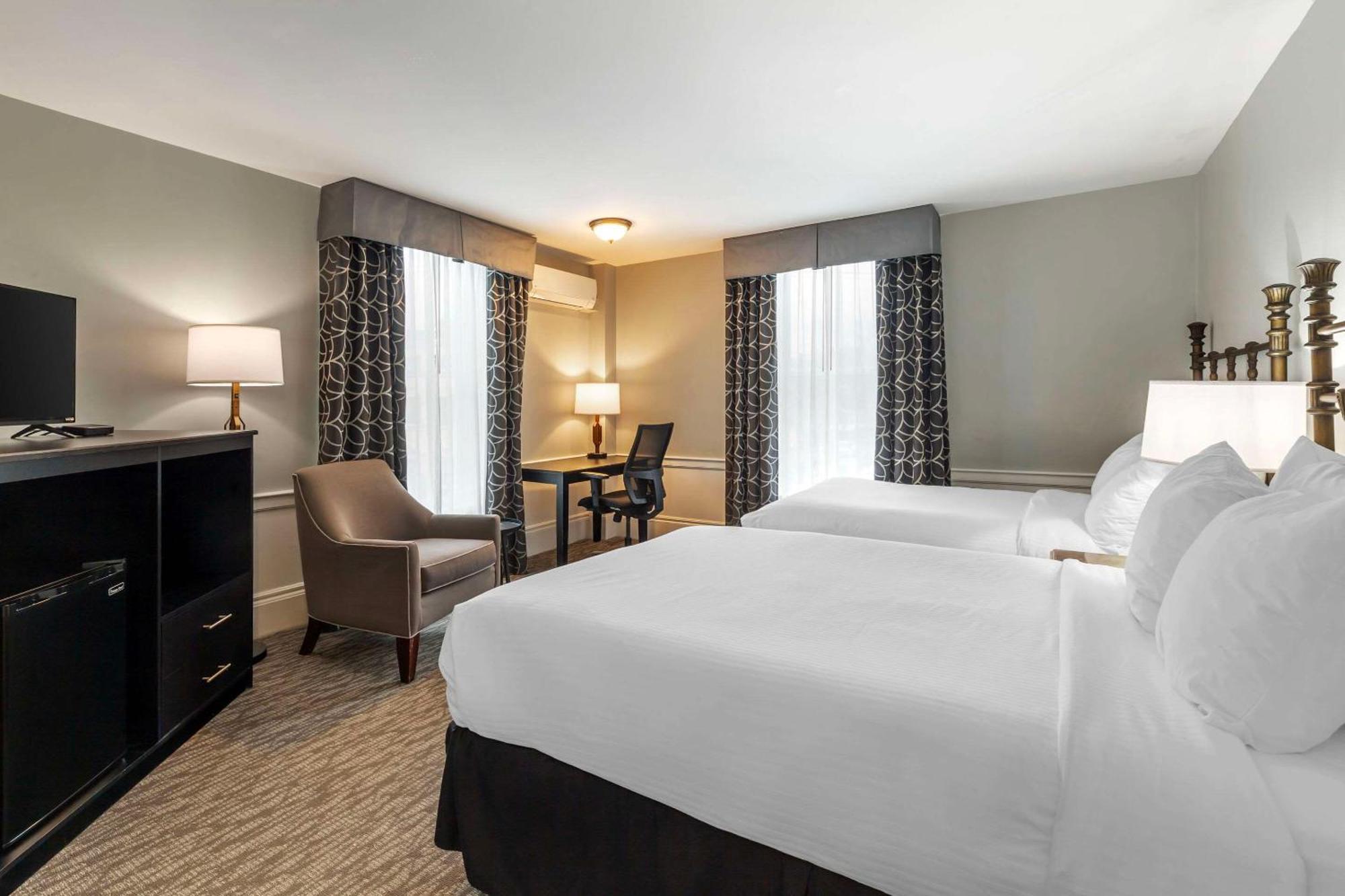 Hotel Essex Street & Suites, Ascend Collection 4*