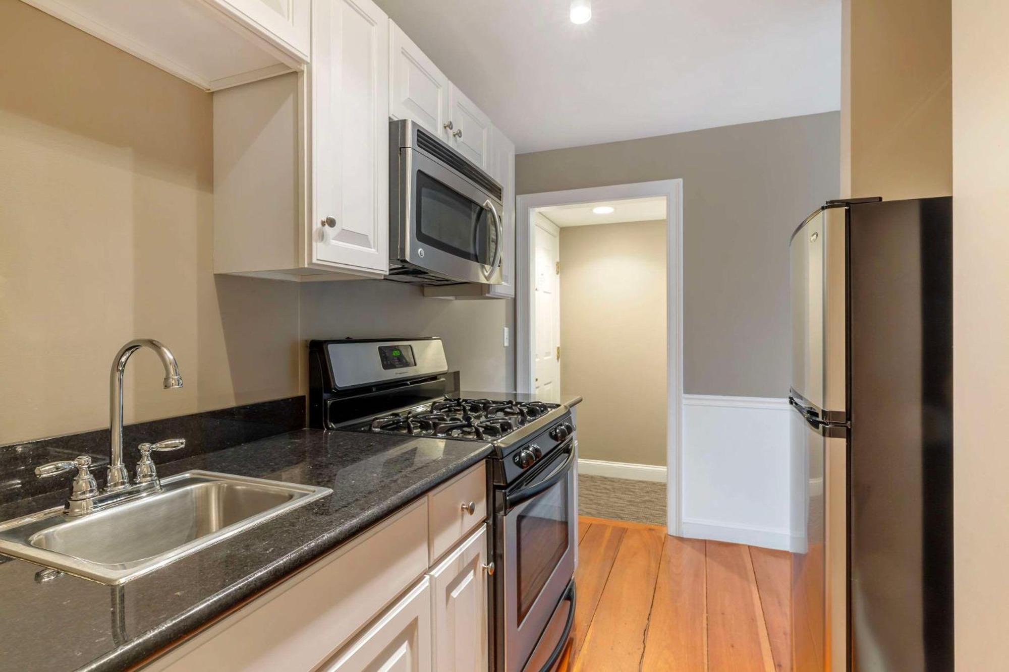 Hotel Essex Street & Suites, Ascend Collection