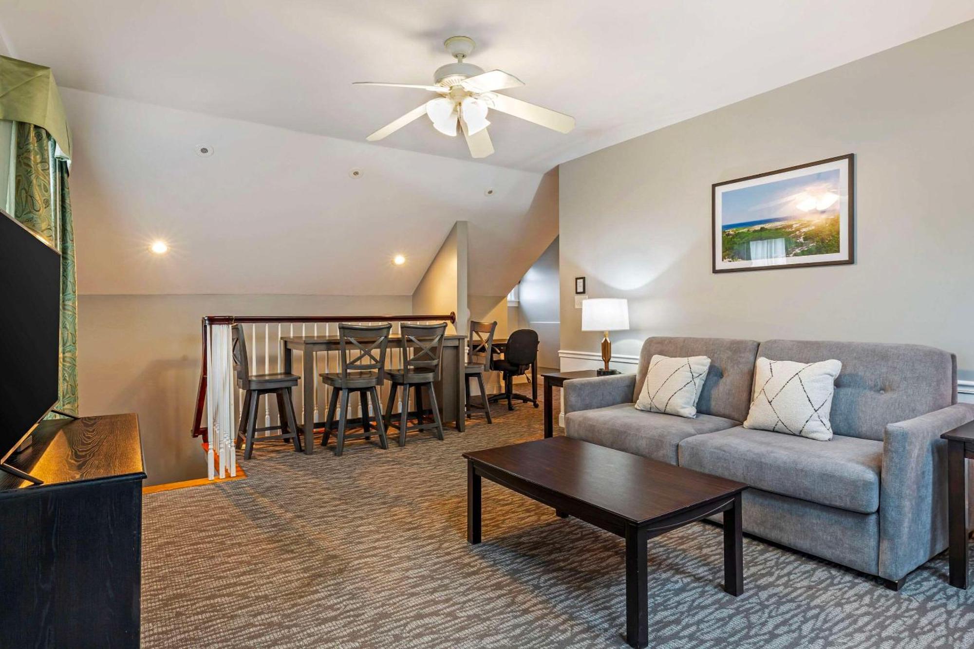 Hotel Essex Street & Suites, Ascend Collection