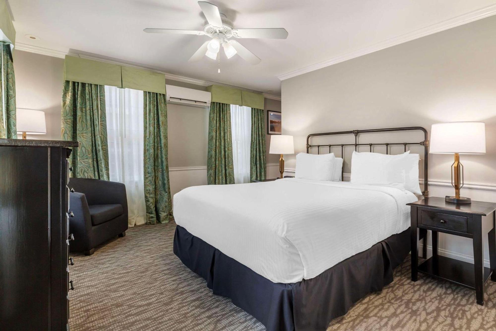 Hotel Essex Street & Suites, Ascend Collection 4*
