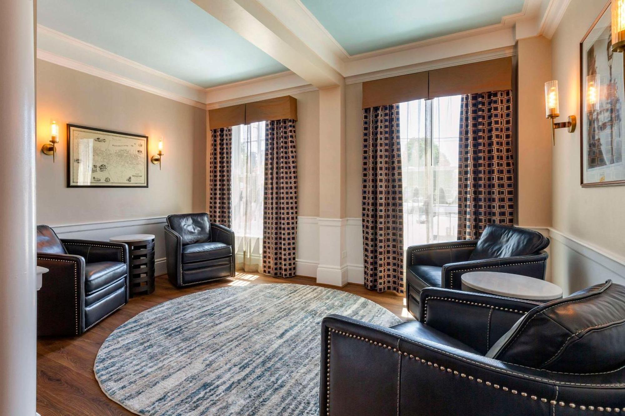 Hotel Essex Street & Suites, Ascend Collection